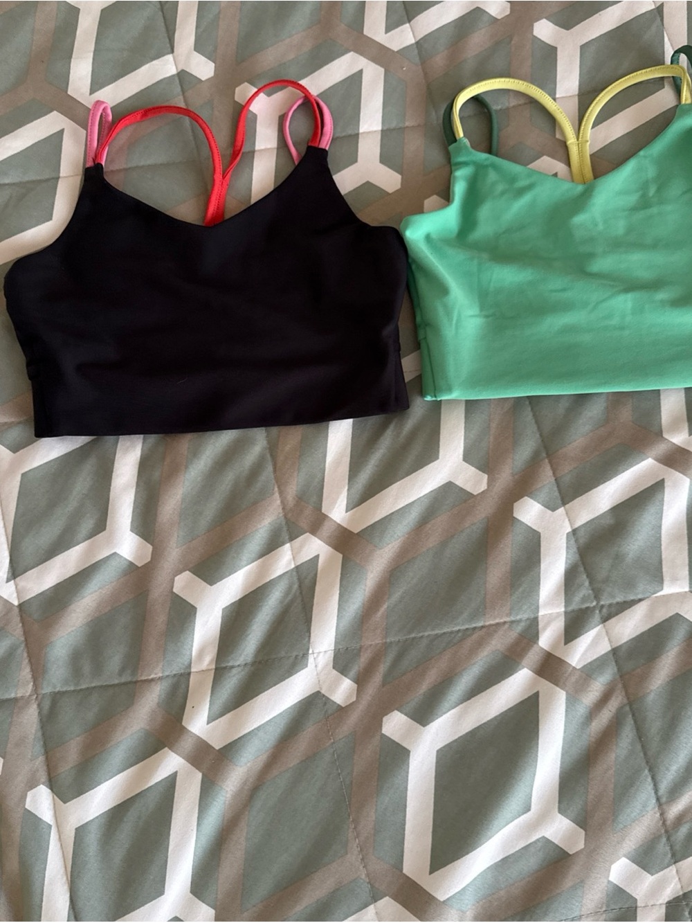 Set of 2 Girls Old Navy Sport Bras Green/ Yellow & Black/ Pink Size 6-7